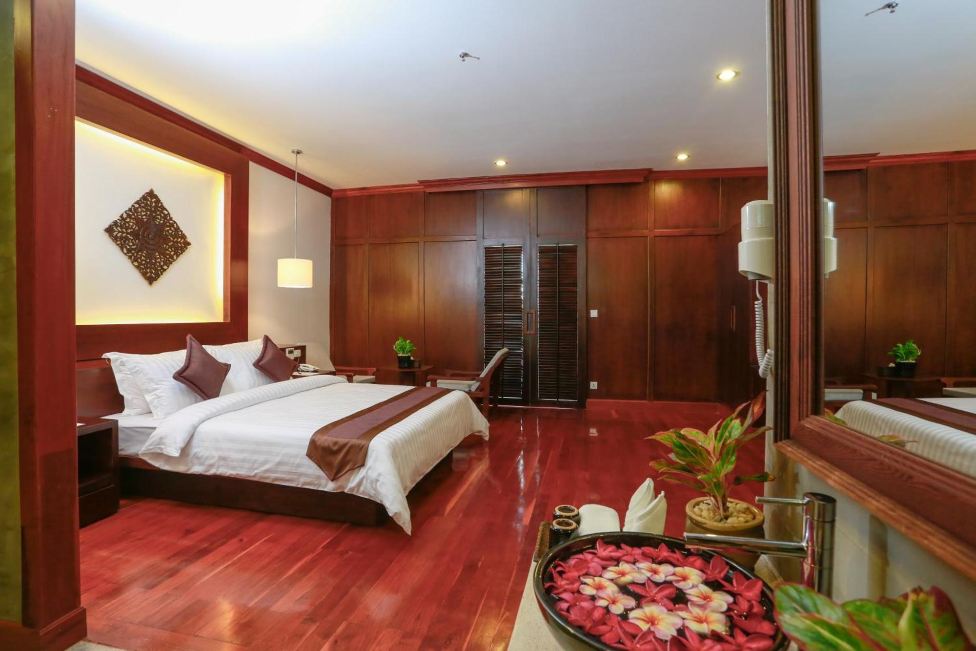 The Moon Residence & Spa Siem Reap Esterno foto